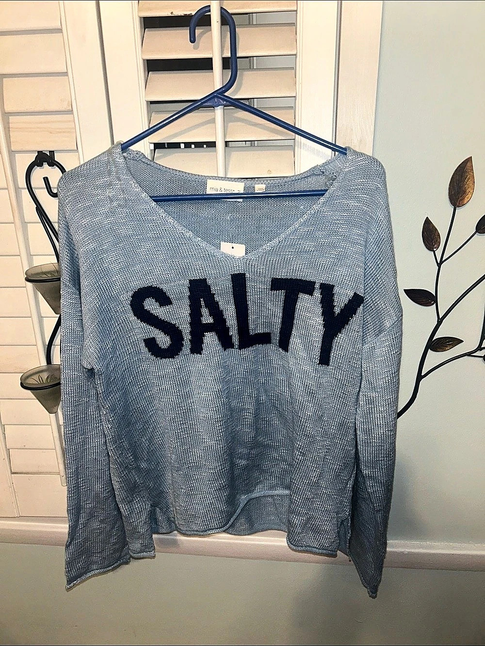 mia & tess Salty Graphic V-Neck Sweater Blue Medium
